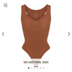 SKIMS SEAMLESS SCULPT SCOOP NECK THONG BODYSUIT BRONZE - see description